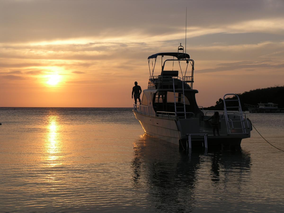 Hotel Chillies And Native Sons Diving เวสต์เอนด์ ภายนอก รูปภาพ